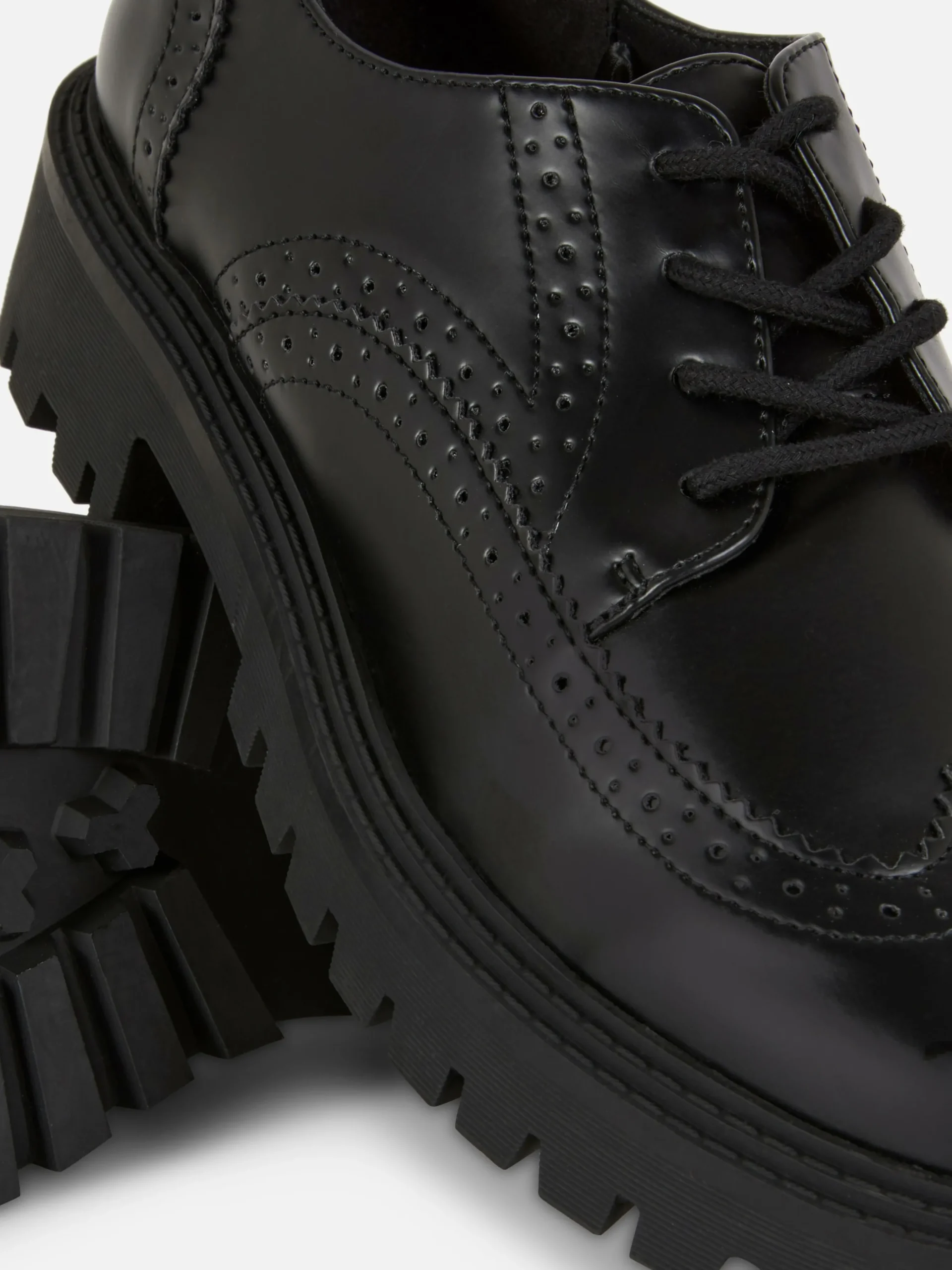 Chunky Lace-Up Wingtips