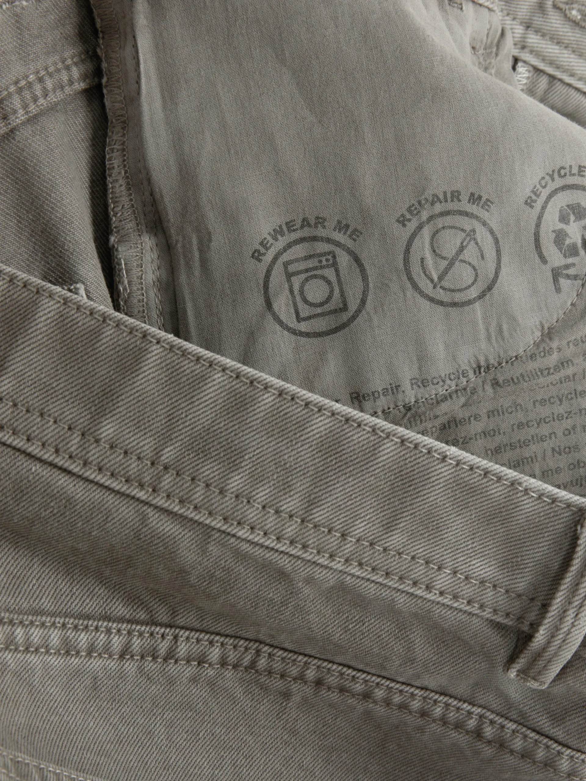 Loose Fit Jeans