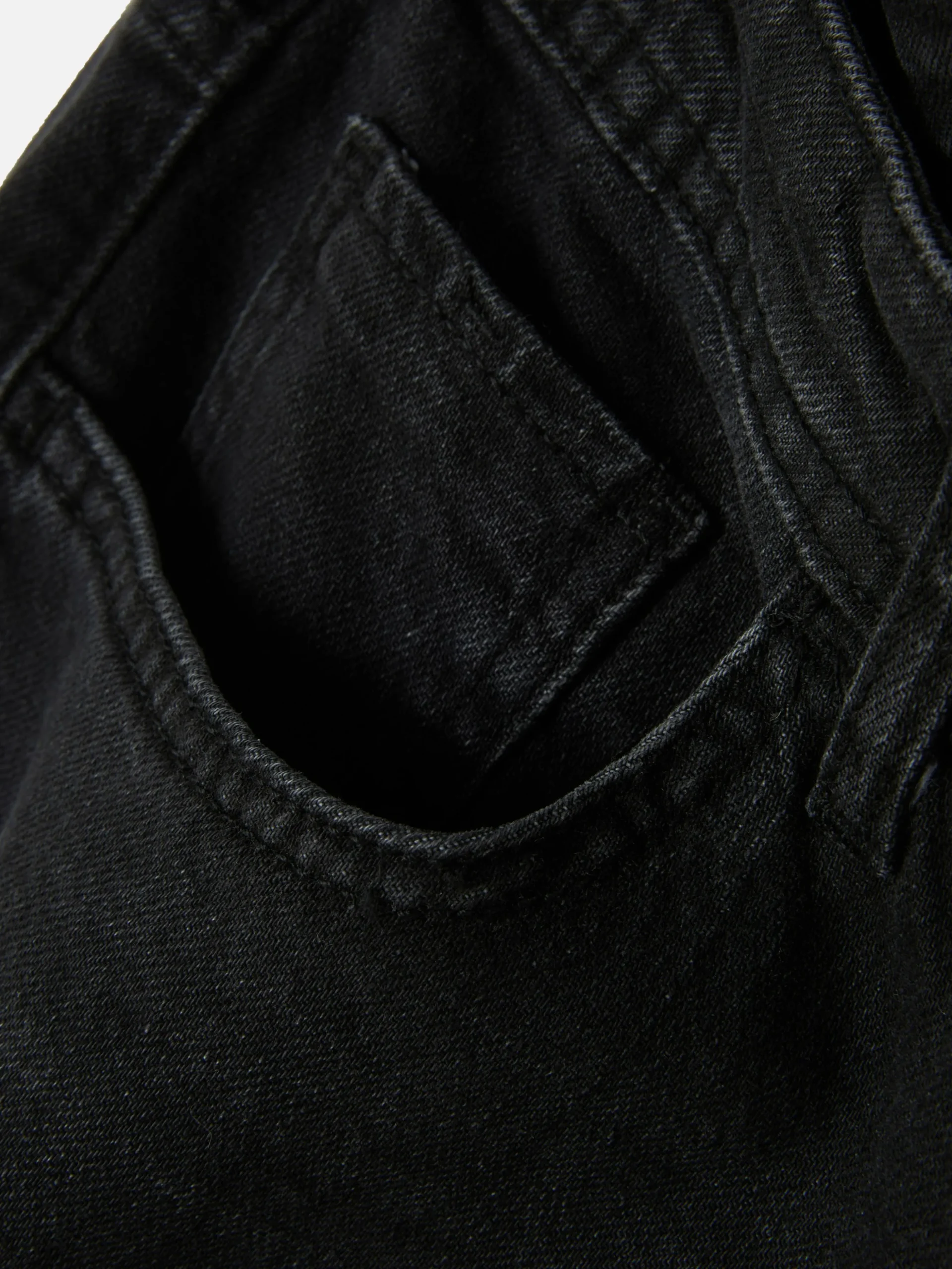 Relaxed Straight Jeans